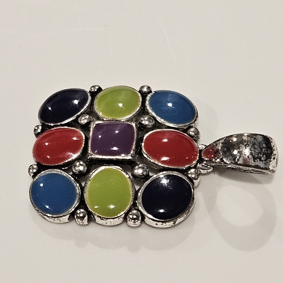 Chima enamel pendant - Picture 4 of 5